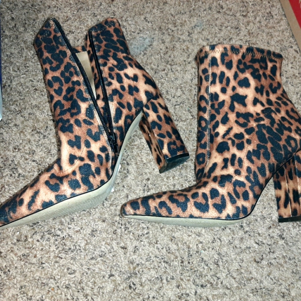 Steve Madden cheeta print heels